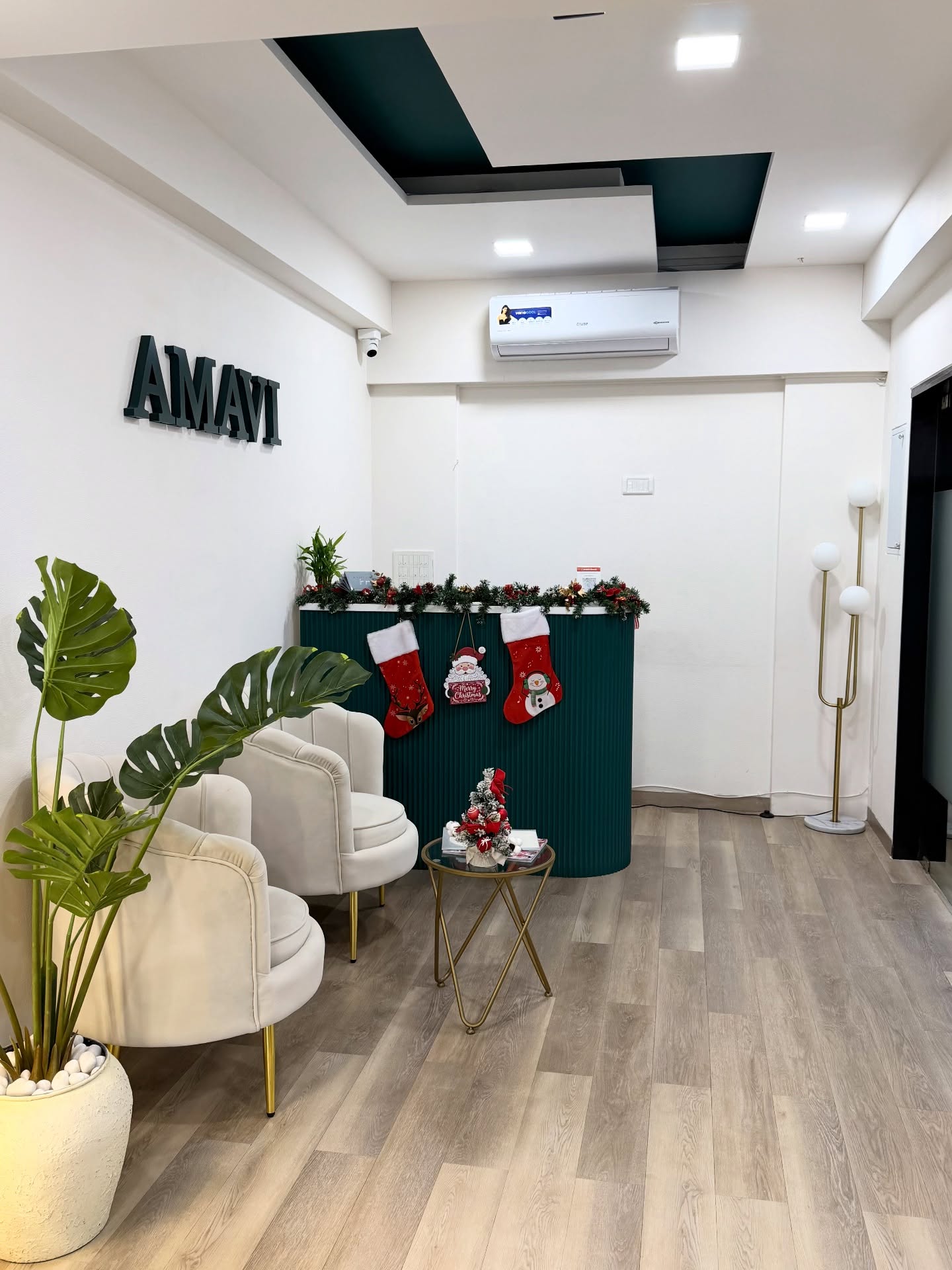 Manicure — Amavi Salon